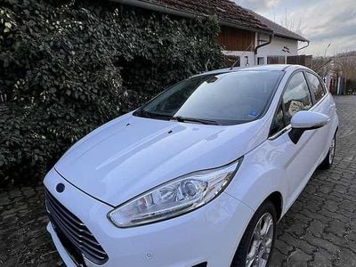 Gebraucht Ford Fiesta Titanium 101 PS (74 kW) 2015 Weiß Kleinwagen