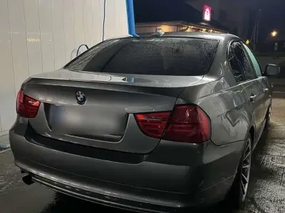 Gebraucht BMW 318 143 PS (105 kW) 2010 Grau Limousine