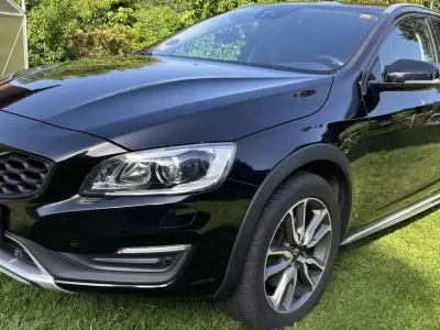 Gebraucht Volvo V60 CC Pro 190 PS (139 kW) 2018 Schwarz Kombi