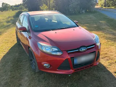 Gebraucht Ford Focus 125 PS (91 kW) 2012 Rot Kombi