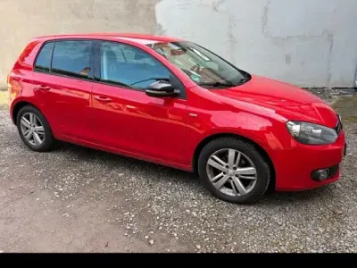 Gebraucht VW Golf VI Match 105 PS (77 kW) 2011 Rot Kleinwagen