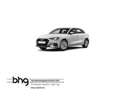 Gebraucht Audi A3 Sportback e-tron Advanced 109 PS (80 kW) 2023 Weiss Kleinwagen