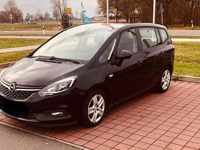 Blau Gebraucht 2018 Opel Zafira Tourer Van / Kleinbus | 6.499 € (Fairer Preis)