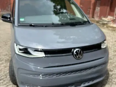 Gebraucht VW Multivan 150 PS (110 kW) 2024 Grau Van / Kleinbus