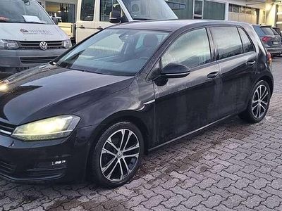 Gebraucht VW Golf VII Cup 105 PS (77 kW) 2014 Deep black perleffekt Kleinwagen