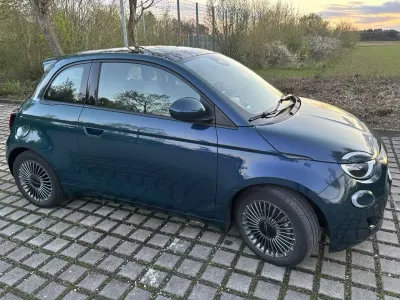 Second-hand Fiat 500e Icon 86 kW (118 CP) 2022 Albastru Berlinǎ
