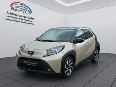 Gebraucht Toyota Aygo X Team 72 PS (52 kW) 2024 Ginger beige / night sky black SUV