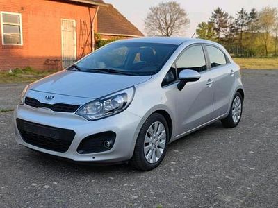 Gebraucht Kia Rio 90 PS (66 kW) 2011 Silber Kleinwagen