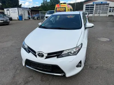 Gebraucht Toyota Auris Edition 90 PS (66 kW) 2013 Weiß Kleinwagen
