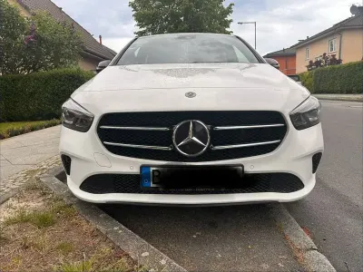Gebraucht Mercedes B180 136 PS (100 kW) 2019 Weiß Van / Kleinbus