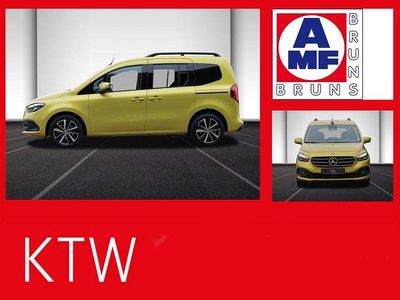 Gebraucht Mercedes T180 Progressive 131 PS (96 kW) 2024 Gelb Van / Kleinbus