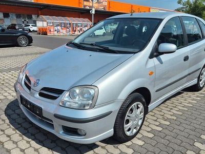 Nissan Almera Tino