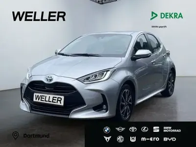 Gebraucht Toyota Yaris 116 PS (85 kW) 2025 Shimmering silver Kleinwagen