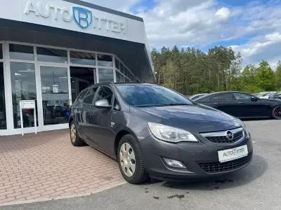 Gebraucht Opel Astra 131 PS (96 kW) 2012 Karbongrau (metallic) Kombi