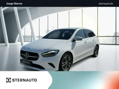 Używany Mercedes B200 Progressive 163 KM (119 kW) 2024 Biały Minivan