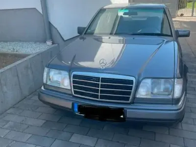 Gebraucht Mercedes E200 136 PS (100 kW) 1995 Grau Limousine