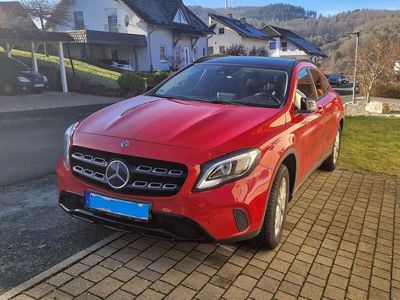 gebraucht Mercedes GLA220 d 4MATIC DCT -Night Paket, Pano, AHK