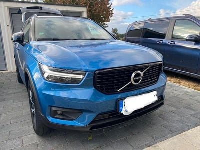 Second-hand Volvo XC40 Momentum 190 CP (139 kW) 2019 Albastru SUV