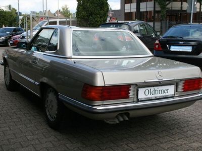 Gebraucht Mercedes SL300 Classic 188 PS (138 kW) 1986 Rauchsilber 702 Cabrio