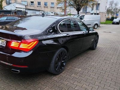 gebraucht BMW 750 disel .X-drive.381 PS .128.000 km .voll astatung