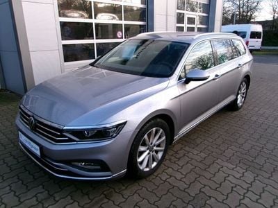 Gebraucht VW Passat Elegance+ 150 PS (110 kW) 2023 Pyritsilber Kombi
