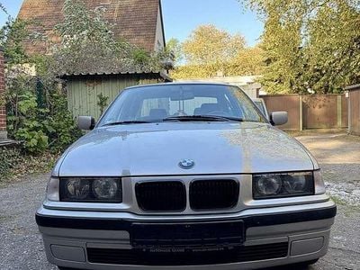 Second-hand BMW 318 116 CP (85 kW) 1998 Berlinǎ