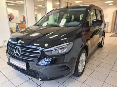 Gebraucht Mercedes T180 116 PS (85 kW) 2022 Schwarz Van / Kleinbus