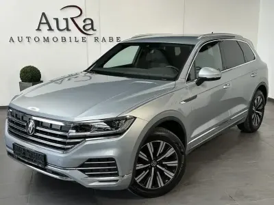 Gebraucht VW Touareg Elegance 231 PS (169 kW) 2023 Oyster silver SUV