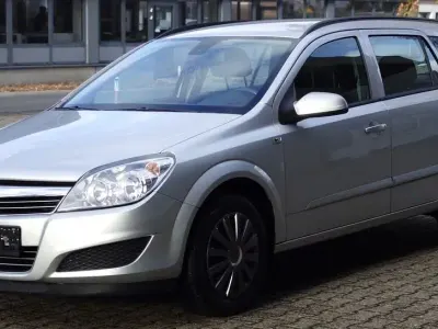 Gebraucht Opel Astra Edition 90 PS (66 kW) 2009 Silber Kombi