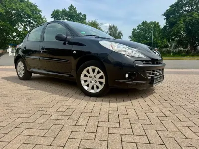 Gebraucht Peugeot 206+ Basis 75 PS (55 kW) 2009 Schwarz Kleinwagen