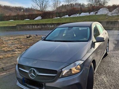 Grau Gebraucht 2017 Mercedes A180 Edition Limousine | 13.950 € (Fairer Preis)