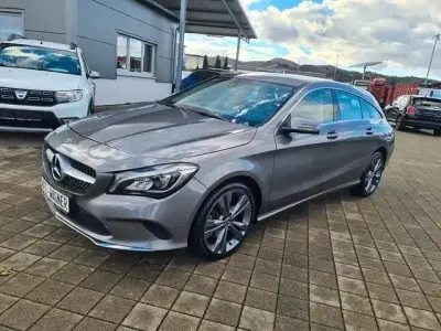 Gebraucht Mercedes CLA180 Shooting Brake Urban 122 PS (89 kW) 2018 Mountaingrau  met. Kombi