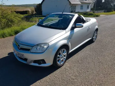 Second-hand Opel Tigra 125 CP (91 kW) 2005 Argintiu Cabrio