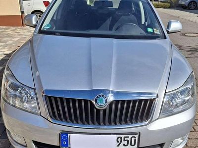 Gebraucht Skoda Octavia Ambiente 160 PS (117 kW) 2011 Grau Kombi