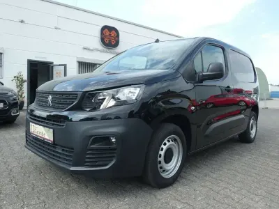 Occasion Peugeot Partner Premium 81 PK (59 kW) 2022 Zwart MPV