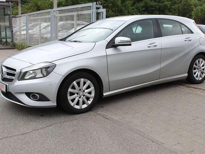 Gebraucht Mercedes A180 122 PS (89 kW) 2014 Polarsilber Kleinwagen