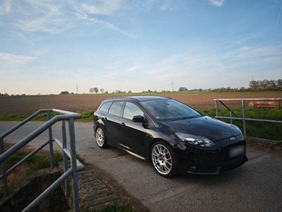 Usata Ford Focus Sport 250 CV (183 kW) 2013 Nero Station wagon