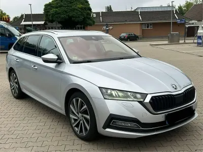Gebraucht Skoda Octavia First Edition 150 PS (110 kW) 2020 Brilliantsilber metallic Kombi