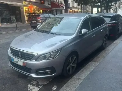 Gebraucht Peugeot 308 Allure 131 PS (96 kW) 2020 Grau Kombi