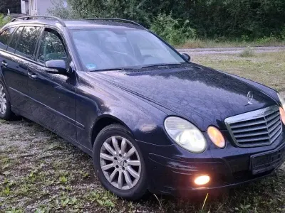 Gebraucht Mercedes E220 170 PS (125 kW) 2006 Blau Kombi