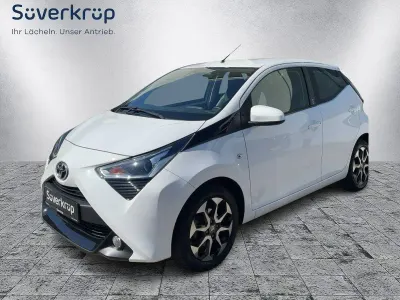 Używany Toyota Aygo Team 72 KM (52 kW) 2022 Biały Hatchback