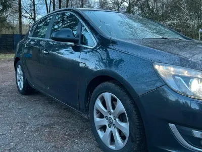 Gebraucht Opel Astra Eco 2012 Schwarz Kleinwagen