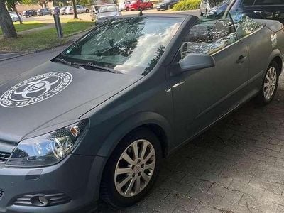 Grau Gebraucht 2007 Opel Astra Cabriolet Edition Cabrio | 2.500 € (Fairer Preis)