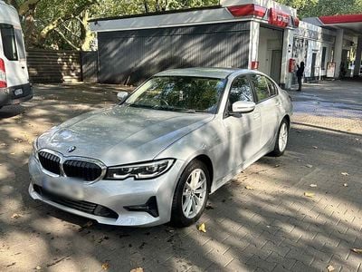 Grau Gebraucht 2020 BMW 320 Limousine | 9.500 €