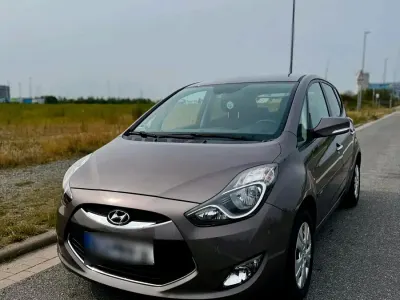 Gebraucht Hyundai ix20 90 PS (66 kW) 2014 Braun Kleinwagen