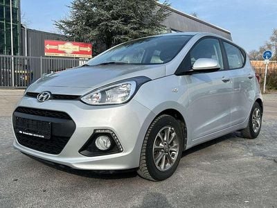 Gebraucht Hyundai i10 Edition 67 PS (49 kW) 2014 Sleek silver / met Kleinwagen