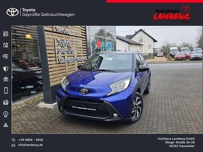 Juniper blue metallic/dach mys Gebraucht 2024 Toyota Aygo X Team SUV | 18.290 € (Fairer Preis)