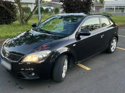 Gebraucht Kia Ceed 90 PS (66 kW) 2013 Schwarz Kleinwagen