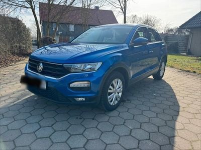 Usado VW T-Roc Basis 116 HP (85 kW) 2019 Azul SUV