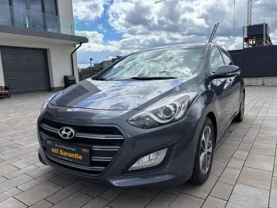 Gebraucht Hyundai i30 Passion 101 PS (74 kW) 2016 Grau Limousine